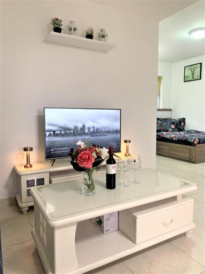 Mtr Tung Chung Near Airport Apartment, City Getaway, Pa Mei Village Tung Chung Hongkong Exterior foto
